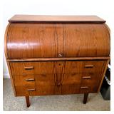 MCM Desk with key