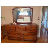 Women’s dresser w mirror