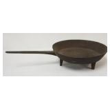 1019	CAST IRON FIREPLACE SKILLET, APPROXIMATELY 21 IN X 12 IN X 5 IN HIGH