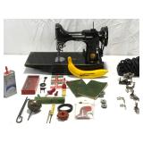 Lot # : 148 - Singer Featherweight Sewing Machine, Accessories+