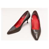 Pair of pointed-toe high-heeled pumps Size 7