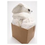 J. Queen New York 100% Polyester Blankets J. Queen New York 100% Polyester Blankets