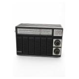 Magnavox Model 270 AM/FM Radio Magnavox Model 270 AM/FM Radio