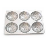 Wilton Tweety Bird Cake Pan & Birthday Textile