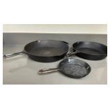 ARS205 - Set Of 3 Vintage Cast Iron Skillets