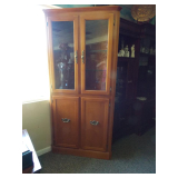 Corner cabinet