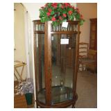 Nice curio unit $250