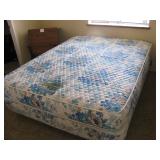 Queen bed $125
