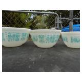 Pyrex Amish butter print mixing bowl set