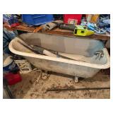Antique Cast Iron Porcelain Enameled Clawfoot Bathtub – Belmont Off-Site