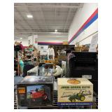 2005 John Deere 6410 1/16 Scale Michigan FFA Foundation Limited Edition Tractor and display case – E