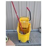 Rubbermaid Commercial WaveBrake Side-Press Mop Bucket and Wringer with Mop