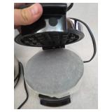 Oster Pro 500 Blender w/ Brand New Oster Belgian Waffle Maker