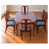 Pennsylvania House Dining Room Table with 6 Chairs, 2 Leaves and Pads