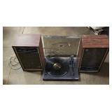 Kenwood KD-291R Belt Drive Turntable with Pair of Woodgrain Speakers
