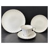 Syracuse Silhouette Wedding Ring Fine China 40-Piece Platinum-Trim Dinnerware Collection - Potterville