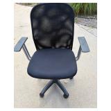 Black Mesh Swivel Office Chair