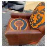 One-of-a-Kind Chicago Bears Hand-Painted Leather Armchair - Custom Upcycled Furniture - photo 5