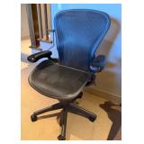 Herman Miller Aeron Classic Ergonomic Office Chair - Graphite Mesh - Excellent Condition