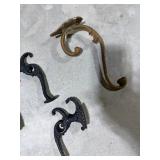 Vintage-Style Ornate Cast Iron Wall Hooks & Decorative Scrollwork Bracket - 5 Pieces