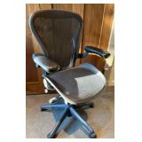 Herman Miller Aeron Ergonomic Mesh Office Chair - Adjustable Arms - Excellent Condition