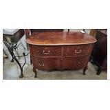 DRESSER