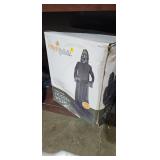HALLOWEEN WITCH DECOR