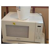 MAGIC CHEF MICROWAVE