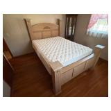 QUEEN BED