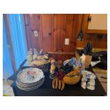 FIGURES AND DECOR