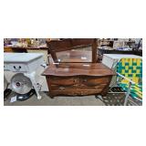 DRESSER