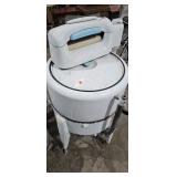 VINTAGE WASHING MACHINE