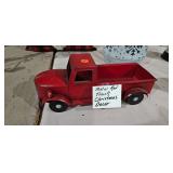 METAL RED TRUCK DECOR