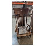WOODEN CHAIR