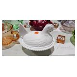 MILKGLASS HEN ON NEST