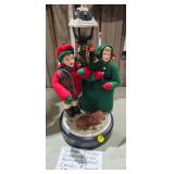 CHRISTMAS CAROLER DECOR