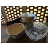  PRESSURE COOKER, CRYSTAL BOWL, GIBSON BLUE & WHITE BOWLS