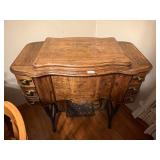 ANTIQUE SEWING MACHINE