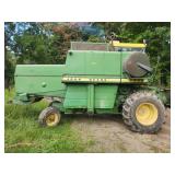 John Deere 4400 Combine