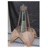 #3700 Cast Iron Dirt Scoop Antique