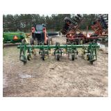 JD 825 cultivator