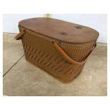 WICKER PICNIC BASKET