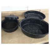 Roasting pans with enamel coating