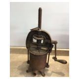 Manual kitchen tool for rendering lard from fat