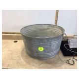 ROUND WASH TUB - COLLECTIBLES