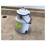White enamel milk pail with lid 1 2-gallon capacity