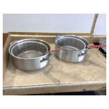 Deep fry pans with strainers are equipped with a built-in straining mechanism