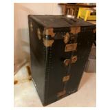 Steamer trunk 