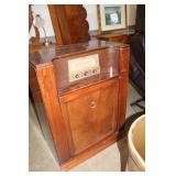 Wood Cabinet Radio 