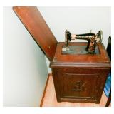 SINGER TREADLE SEWING MACHINE
